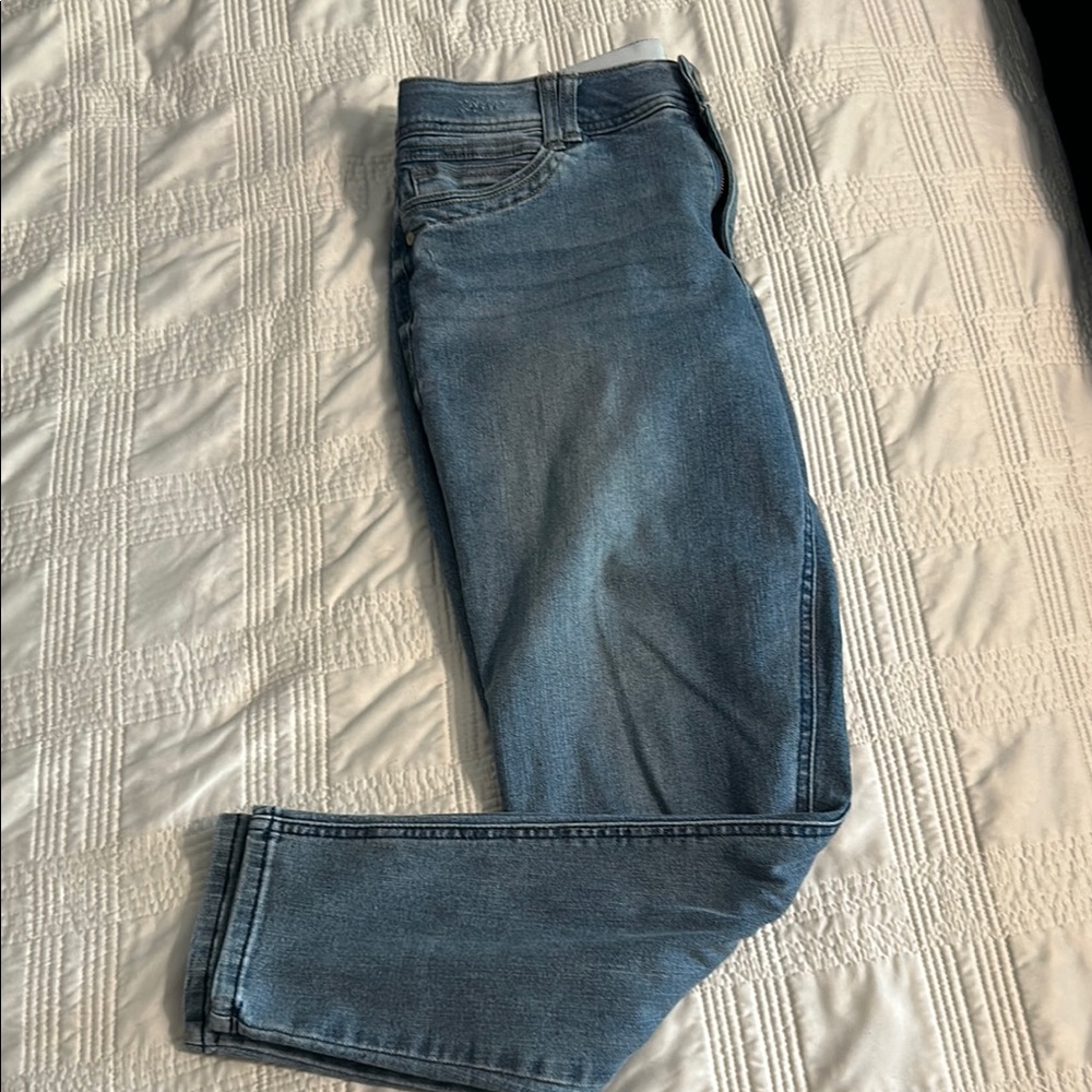 Skinny light wash blue jeans